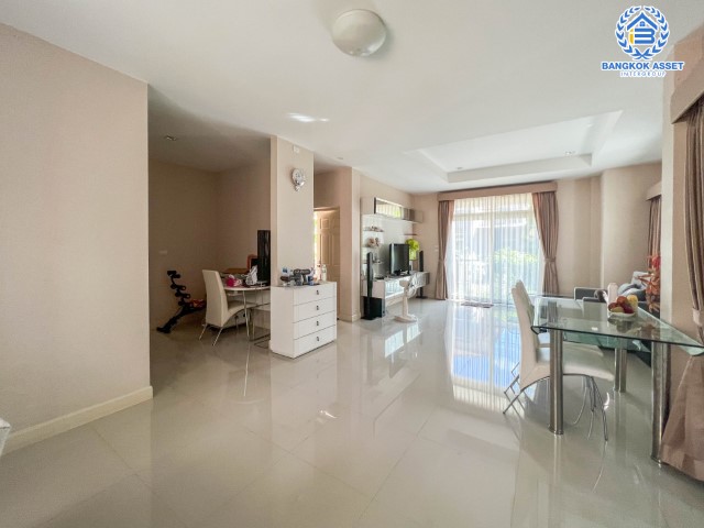 *****บ้านเดี่ยวมือสองย่านนนทบุรี ม.บุราสิริ งามวงศ์วาน-ประชาชื่น เนื้อที่มากถึง 52.5 ตร.ว. ฟังก์ชัน 3 ห้องนอน 3 ห้องน้ำ 2 ที่จอดรถ บ้านสภาพใหม่ ไม่เคยเข้าอยู่ แถมฟรี! 2 เครื่องปรับอากาศ บนทำเลดี ใกล้รถไฟฟ้าสายสีม่วง "สถานีศูนย์ราชการนนทบุรี" และทางด่วน "งามวงศ์วาน"